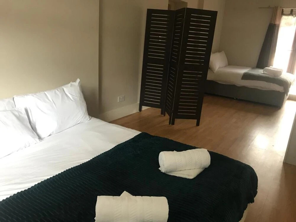 4 Bedroom, 8 bed Apartment,free Parking