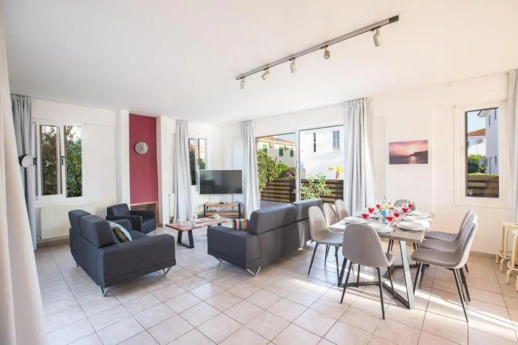 Villa Ayia Triada, Beautiful 5Bdr Villa With Pool, Close To All Beaches