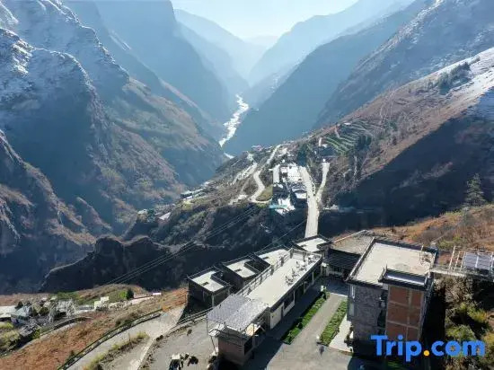 Jijing Xilu Bieyuan｜Starry Canyon Homestay(Hutiaoxia Branch)