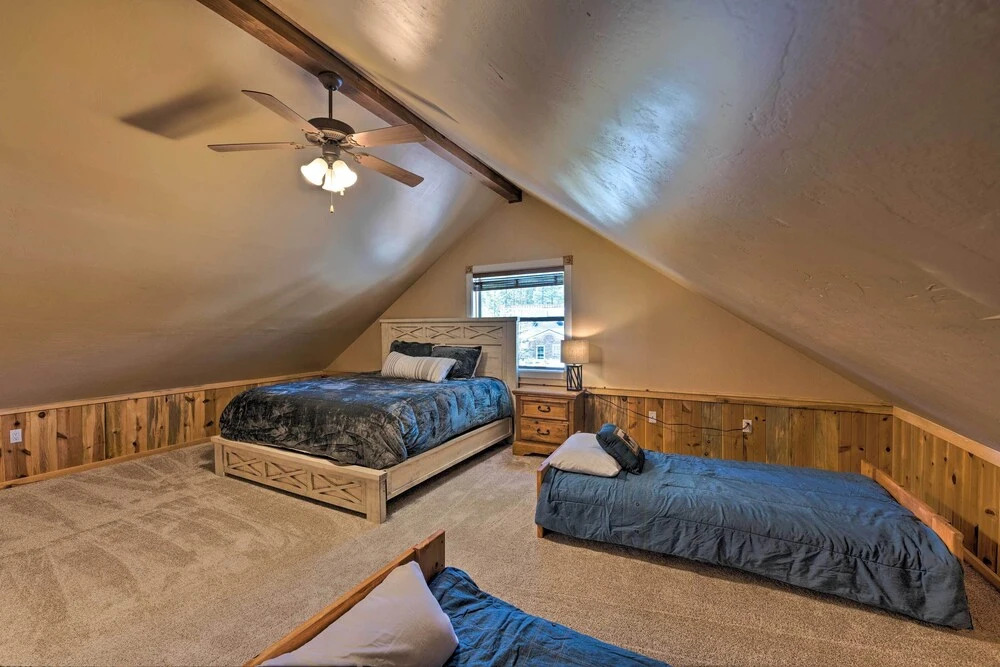 Spacious Pinetop Country Club Cabin w/ Deck!