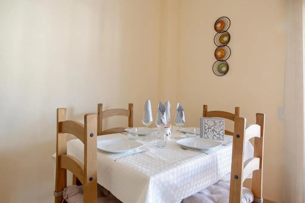 2261-Superb apt on the beach, on Duquesa harbour