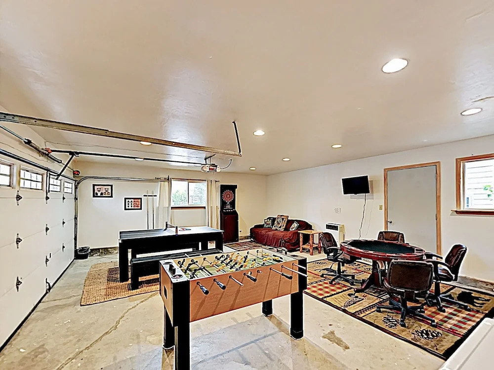 3br W/ Hot Tub & Game Room 3 Bedroom Home