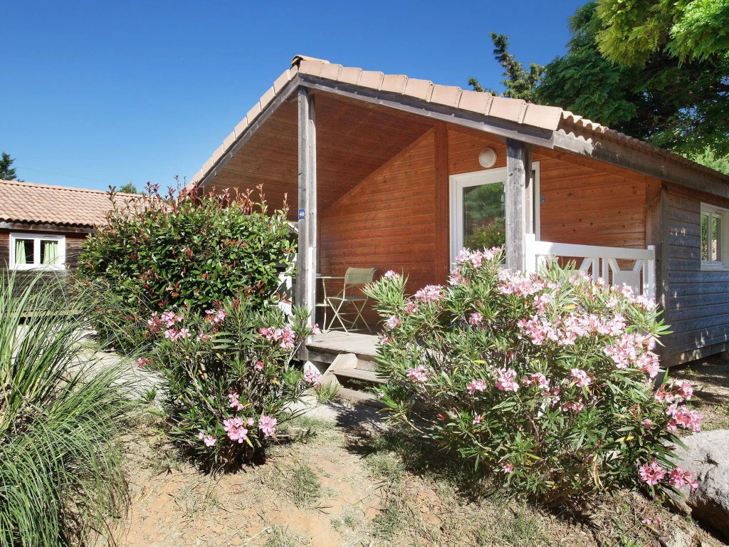 Pleasant chalet with covered terrace in beautiful surroundings