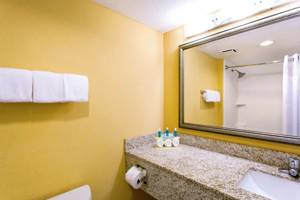 Holiday Inn Express & Suites Oceanfront Daytona Beach Shores by IHG