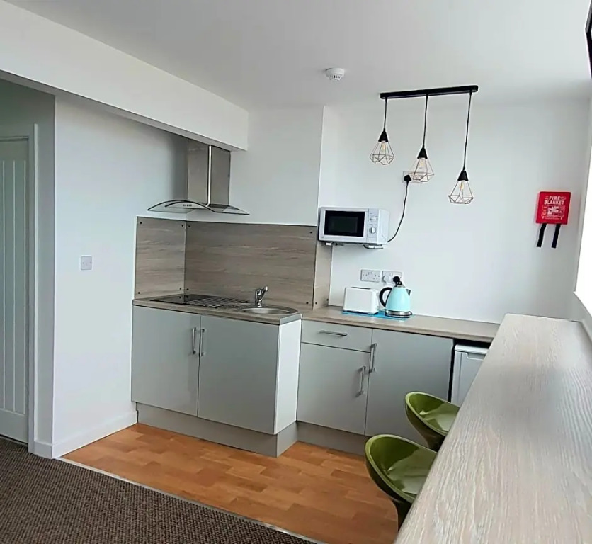 The Charlton - Sea Front Apartments & Studio Rooms