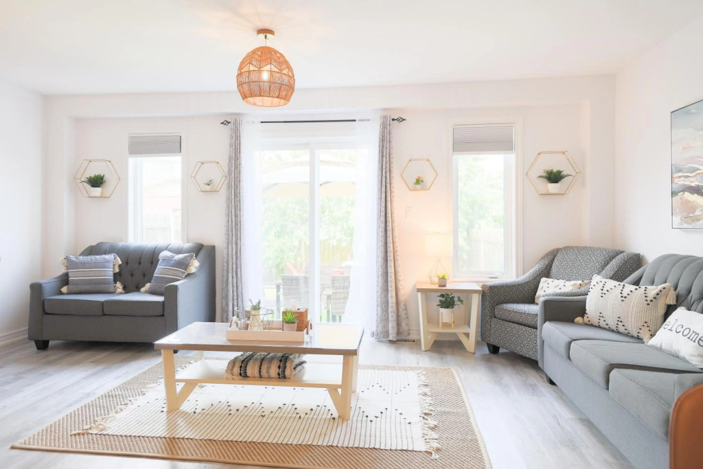 Family-Friendly Boho Stay - Sleeps 10 - Near the Falls