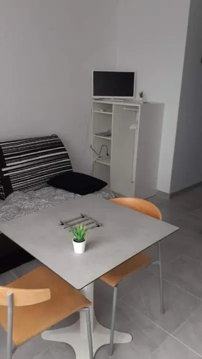 Studio les pieds dans l'eau 30m de la plage