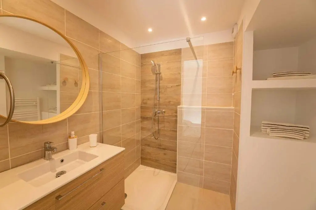 Les Lecques - Superb new standing T3 with garden swimming pool & parking