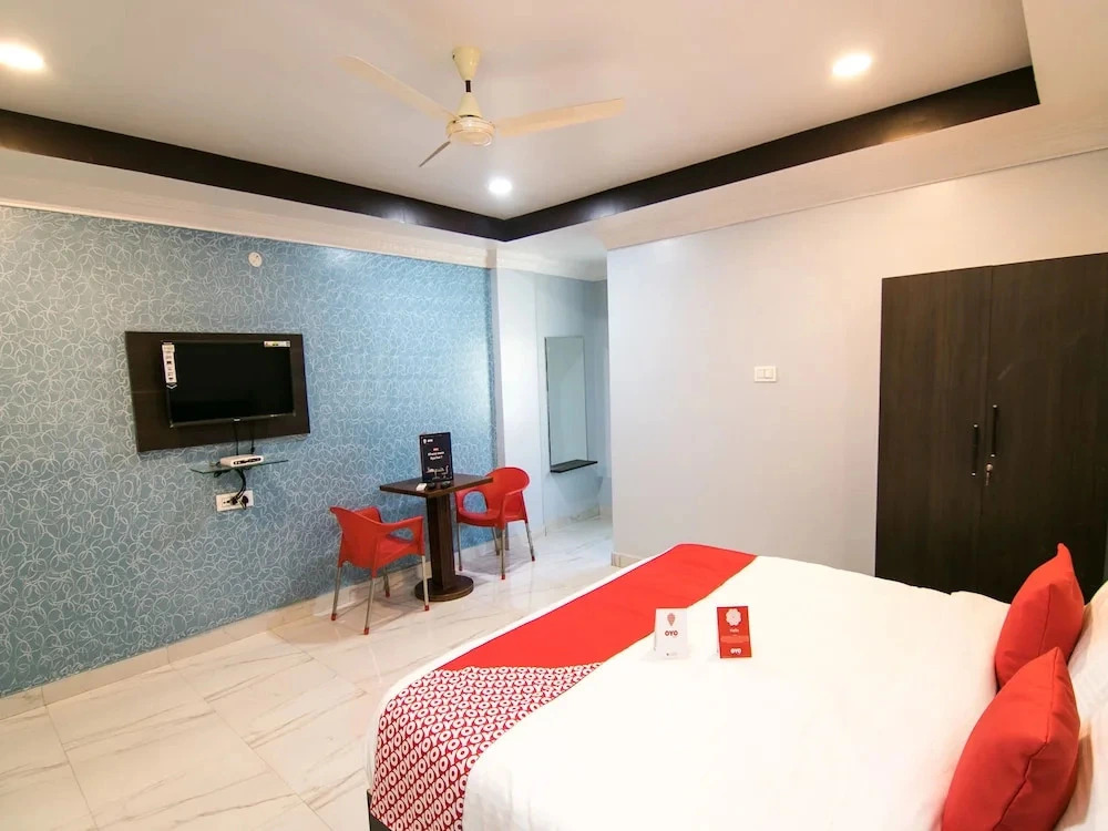 OYO 10811 Sri Sairam Residency