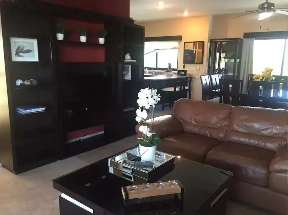 3 Bedroom House , 3 Pools & Gym home