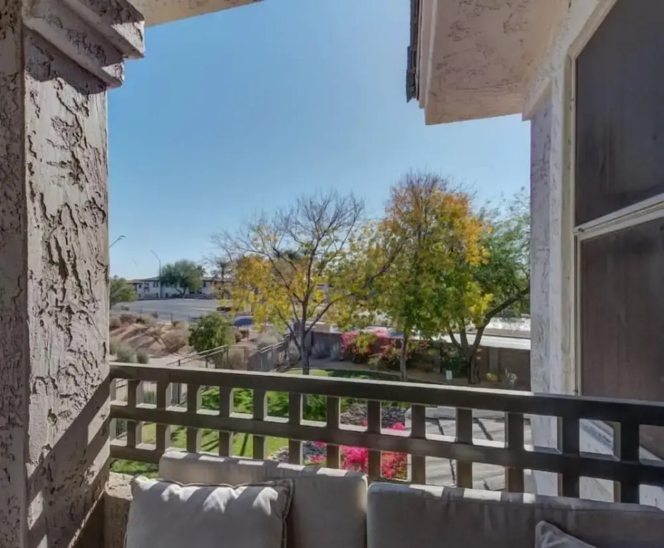 Scottsdale Condo Overlooking Golf Course