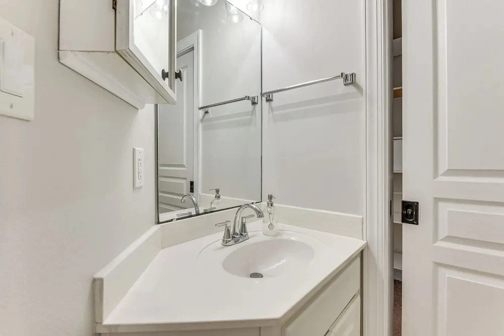 Walkable Dtwn Fort Walton Beach Condo w/ Balcony