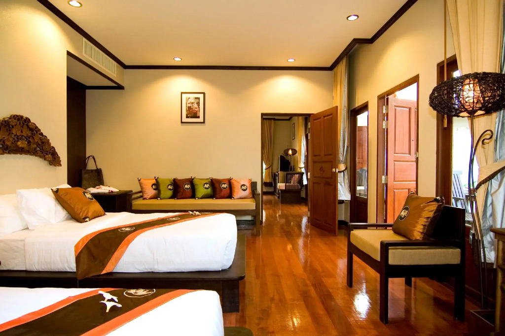 Kanok Buri Resort