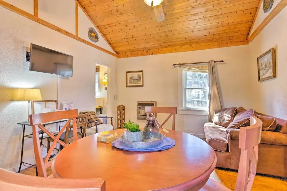 Screened Porch: 'the Rock Cottage' in Hot Springs