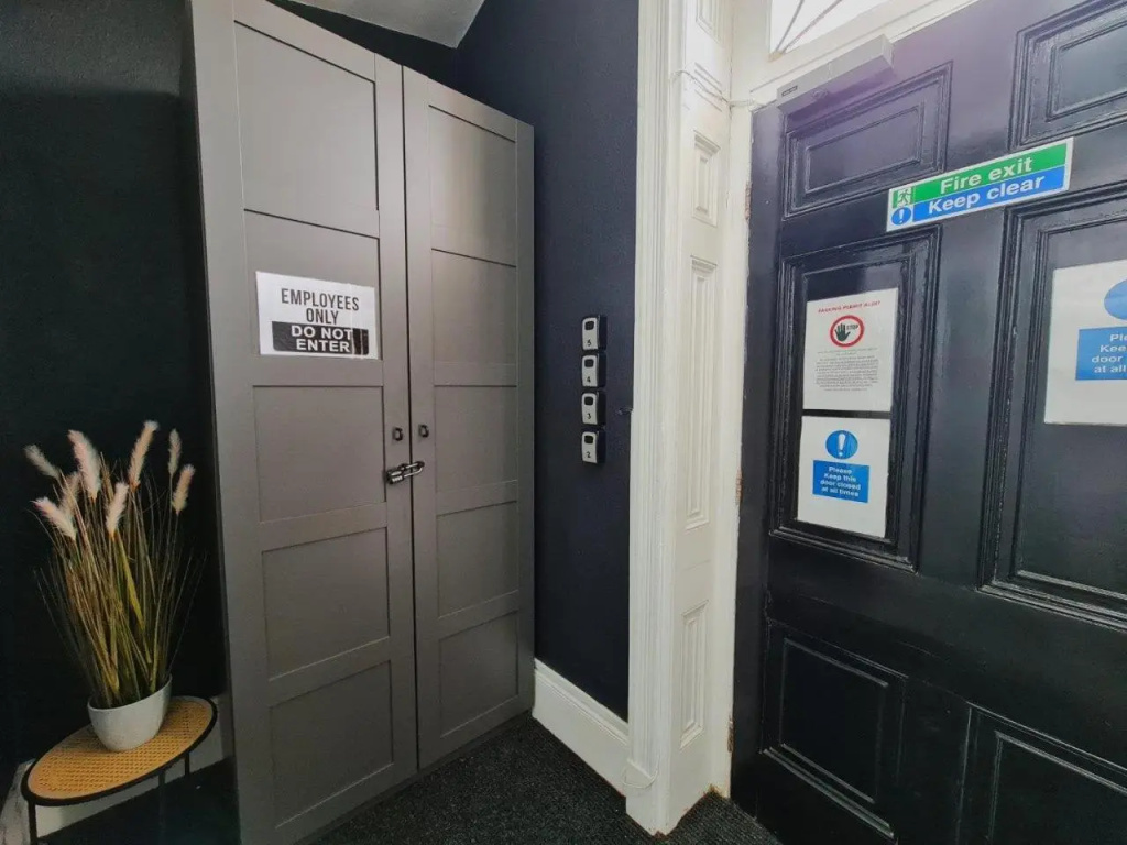 Superb 4 bedroom penthouse apartment in a superior Regency townhouse in heart of Cheltenham Town centre - NEWLY REFURBISHED THROUGHOUT