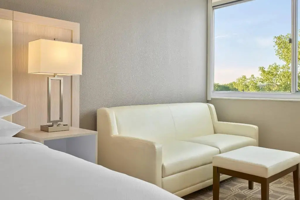 Delta Hotels by Marriott Chicago Willowbrook