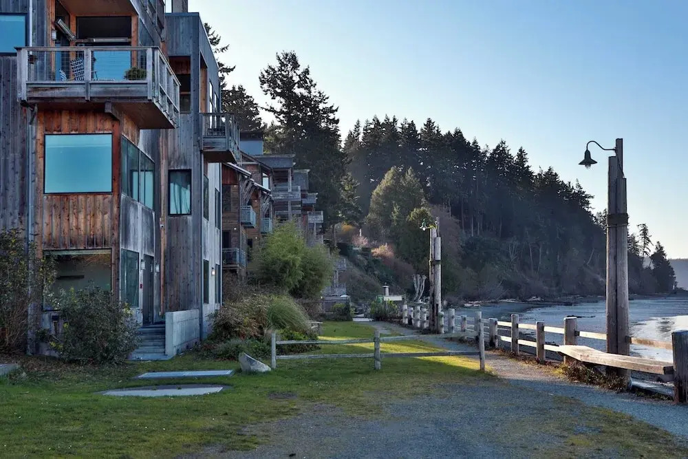 Langley Waterfront Condo by Avantstay A+ Views