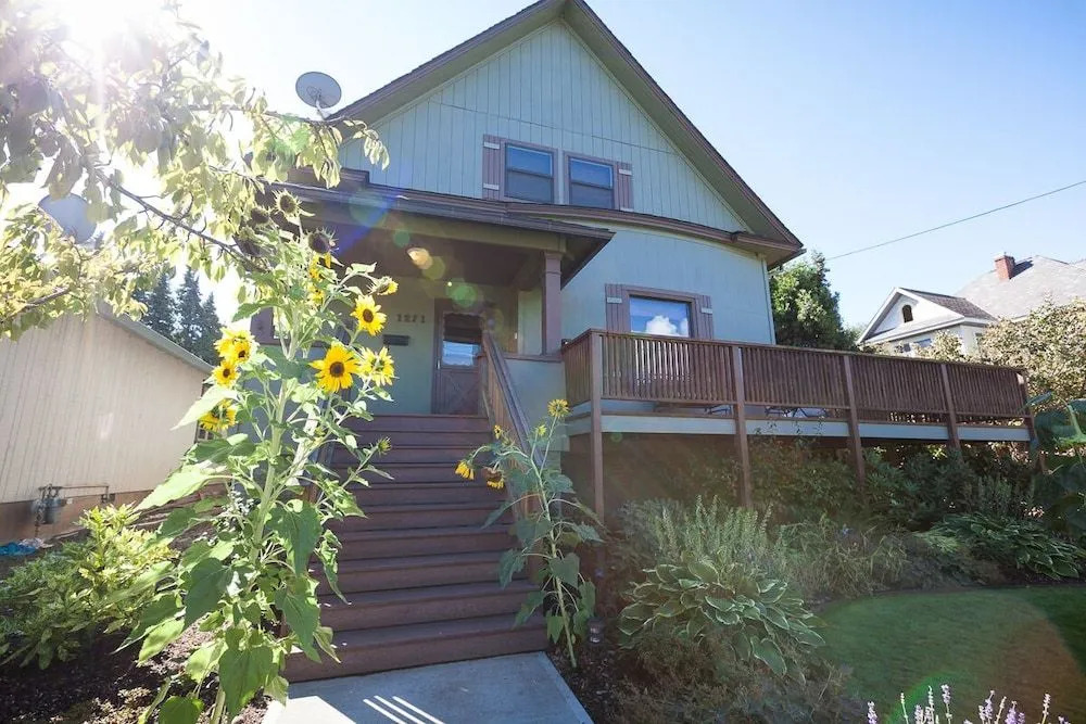 Heartbreak Pet and Family-Friendly Hood River Home by RedAwning