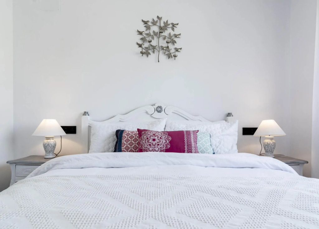 LAE23i- Apotel Estepona Hills by roomservices