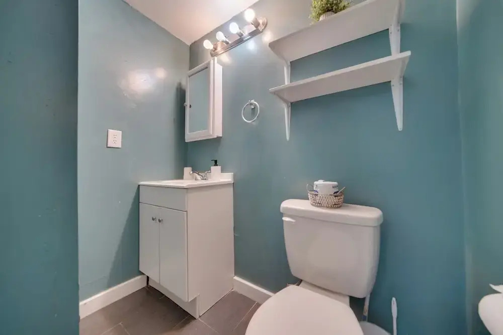 6 Mi to Downtown Seattle: Step-free Apt w/ Patio