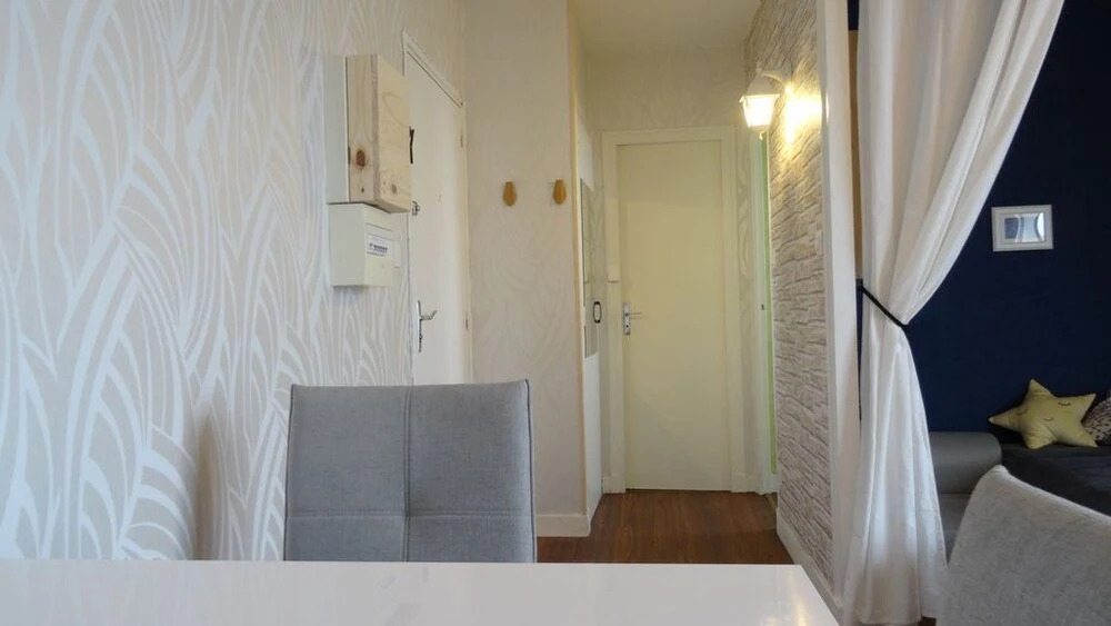 Studio Moderne avec jolie vue