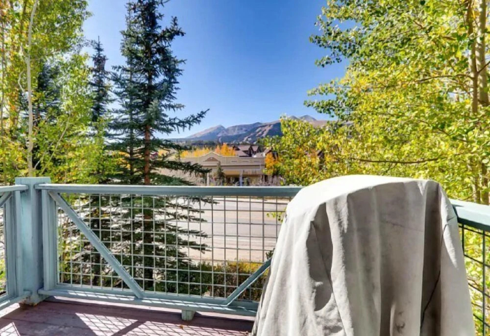3 Bedroom Mountain Vacation Rental on Historic Downtown Main Street Within Walking Distance to Peak 9 Gondola