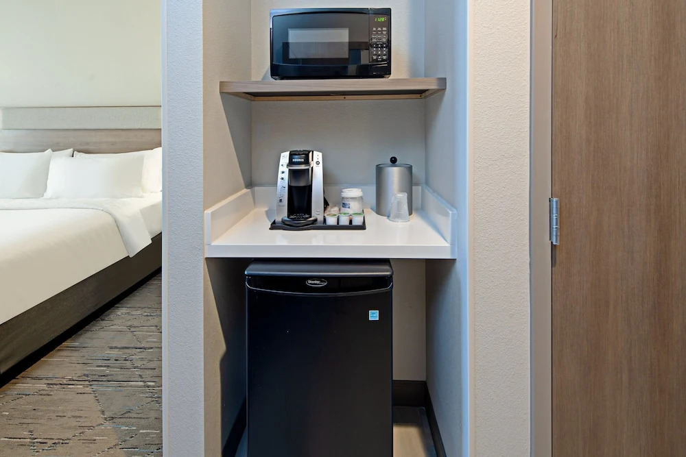 Holiday Inn Express & Suites Palm Desert - Millennium by IHG