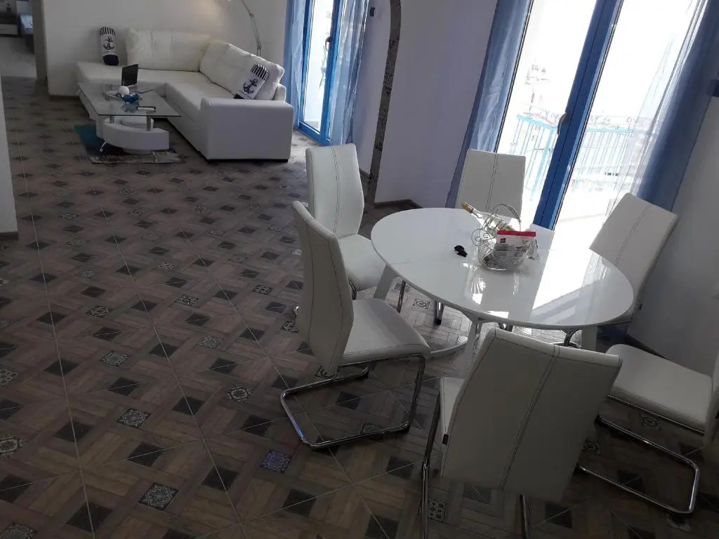 Island Apartment