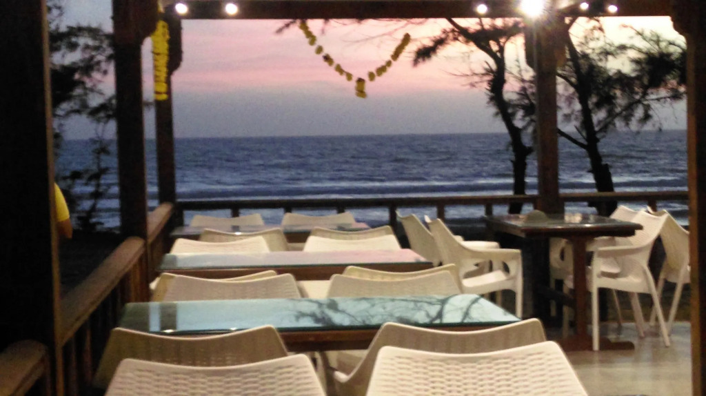 Shining Sand Beach Hotel