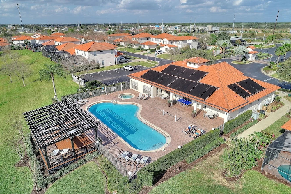 South Facing: Green Views & Gated Facilities