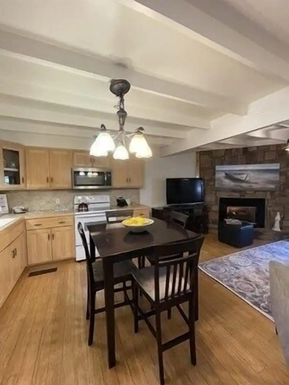 C4 - Mountain Harbor two bedroom Lodge cottage