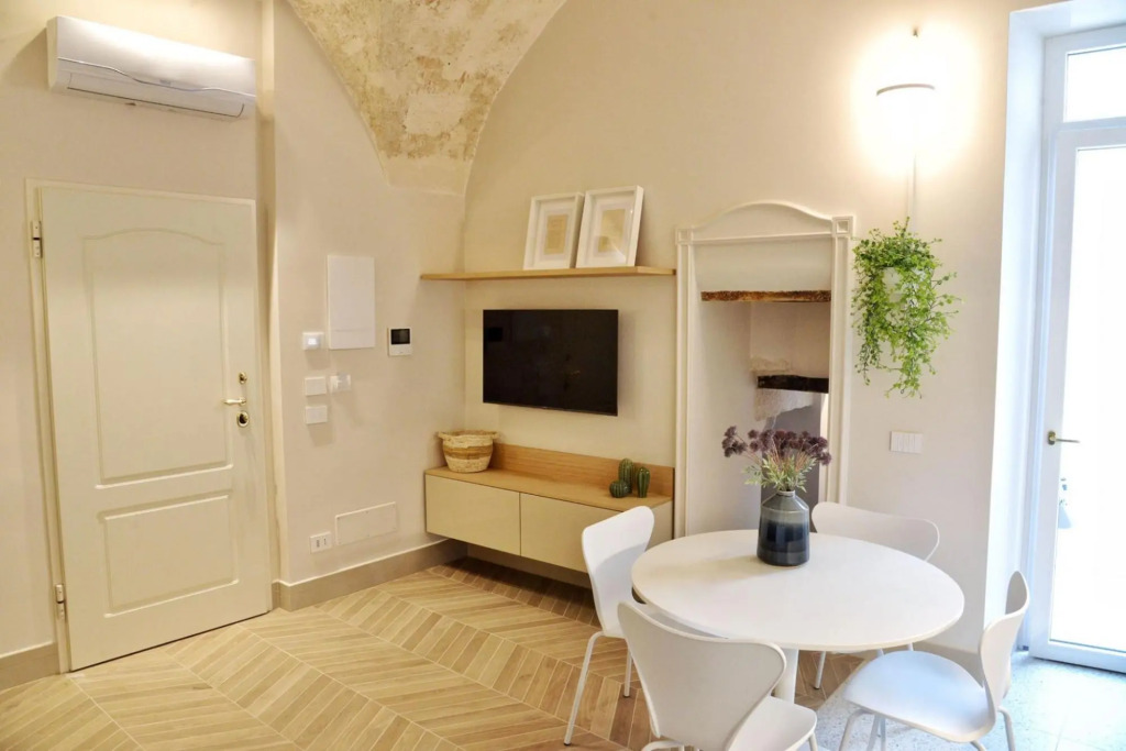 Apartment suitable for couples of friends or families, excellent location, luxurious, private atrium-Mariachiara by Dimore Garibaldi