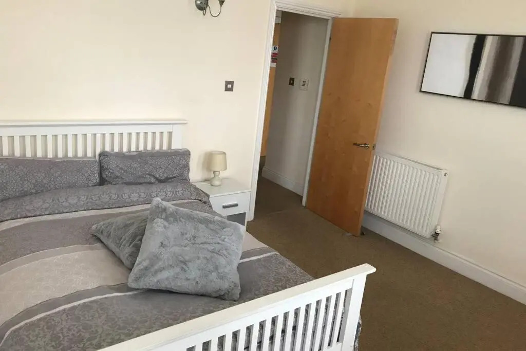 Luxury 2 Beds Apartment By The Sea