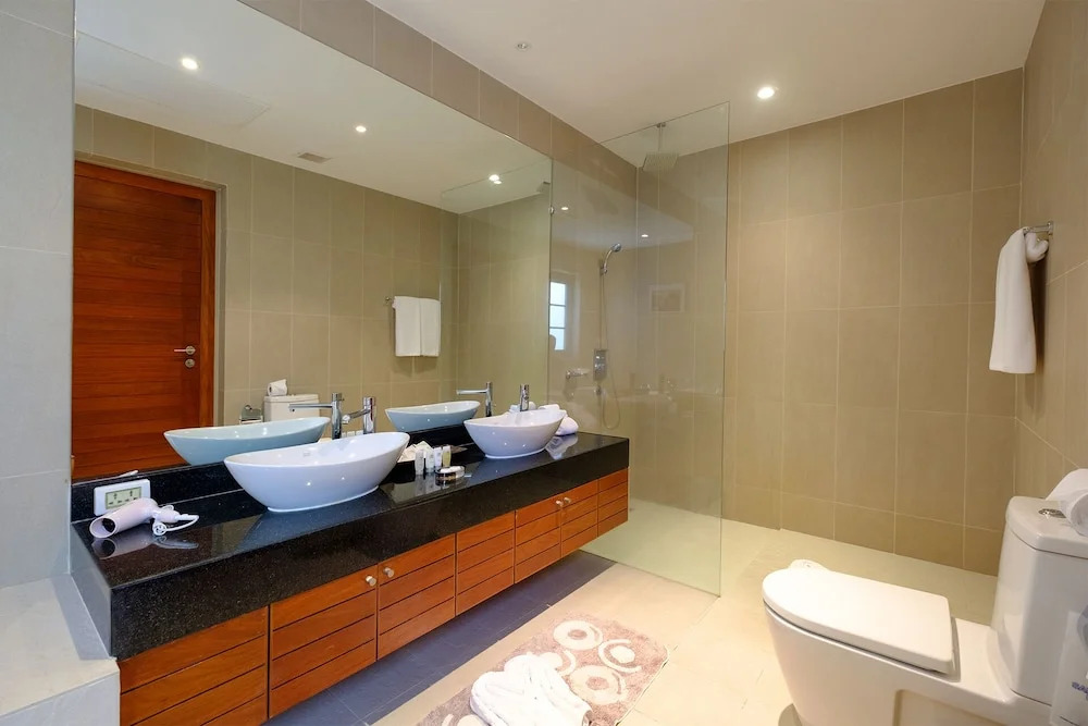 Luxe 2br Pool Villa walk to Bangtao Beach