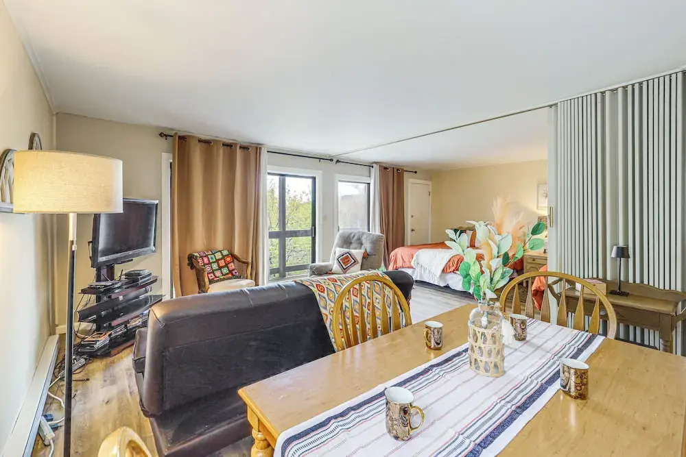 Walk to Hiking & Skiing: Beech Mountain Condo
