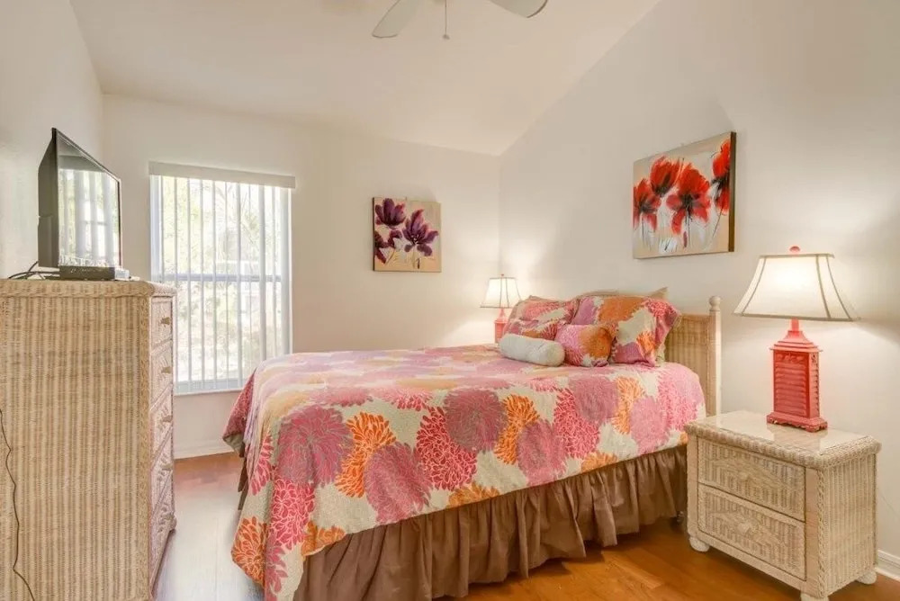 Lovely Lake 20 Min To Disney Large Pool! 4 Bedroom Home