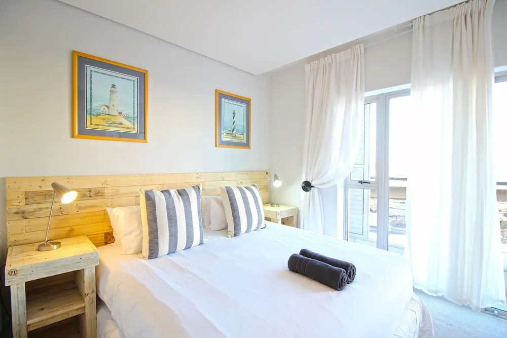 Harbour Edge 302