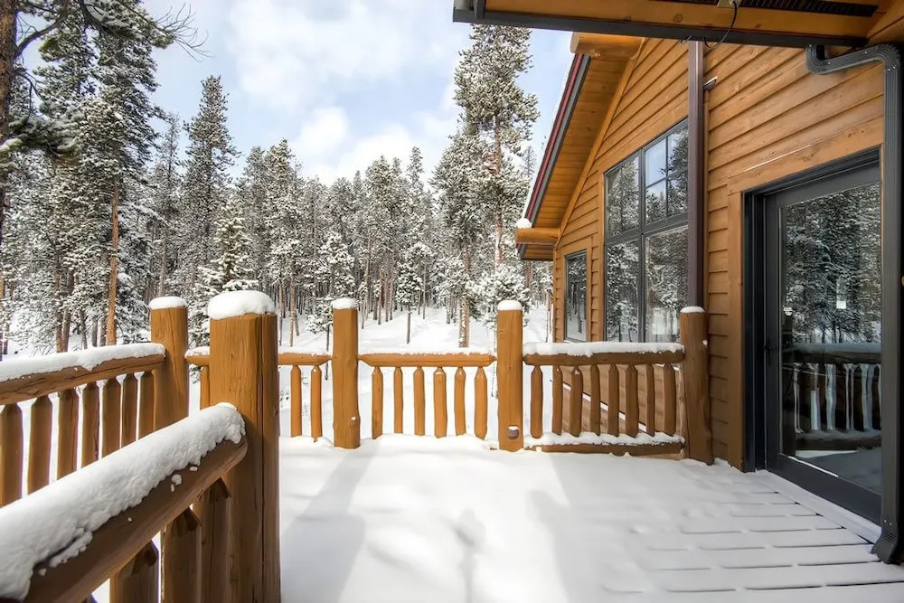 Dunkin Hill Lodge - Private Home by RedAwning