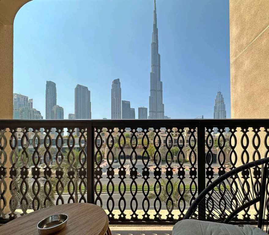 Luxurious Apartment With Iconic Burj View