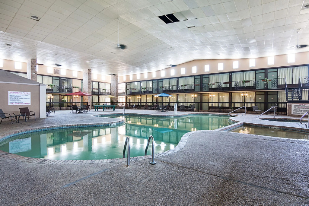 Rodeway Inn & Suites and Conference Center