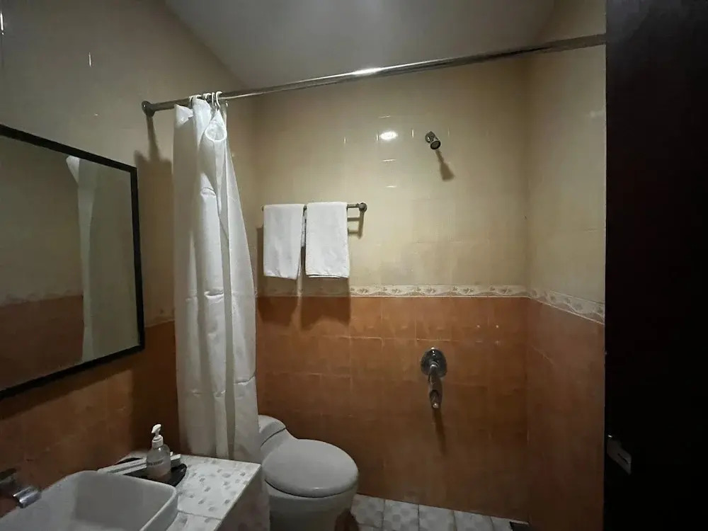 OYO 94442 Jebres Inn