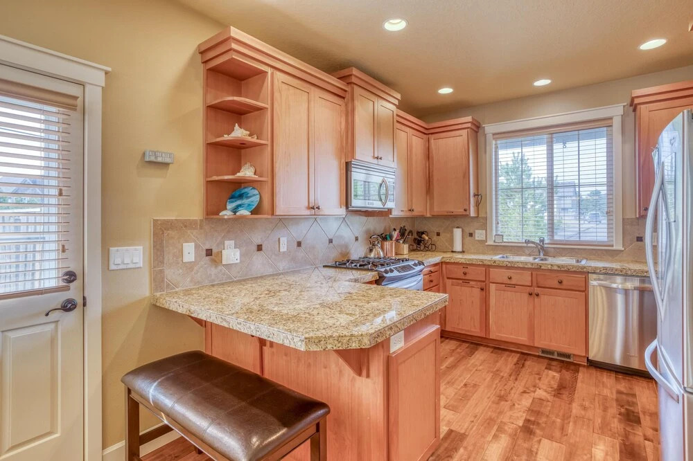Spacious Outdoor Oasis with Hot Tub and Entertainment - Exquisite Beach Retreat