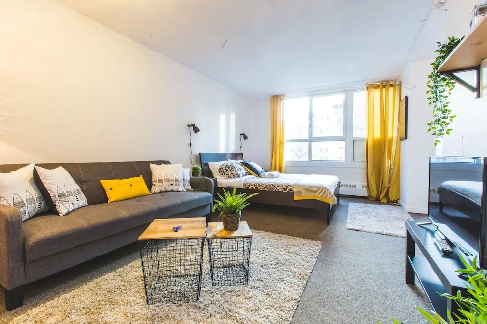 Delightful Dowtown Concordia Residence