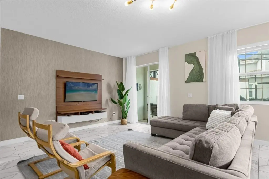 5 Bd 4 Ba Paradise Palms 8869 Cp