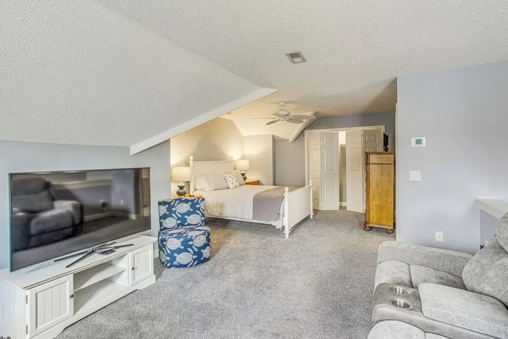 Marina & Pool: Roomy Golf-view Home in Southport