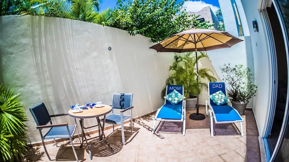 Romanina 1 Condo in the Heart of Playa del Carmen by RedAwning
