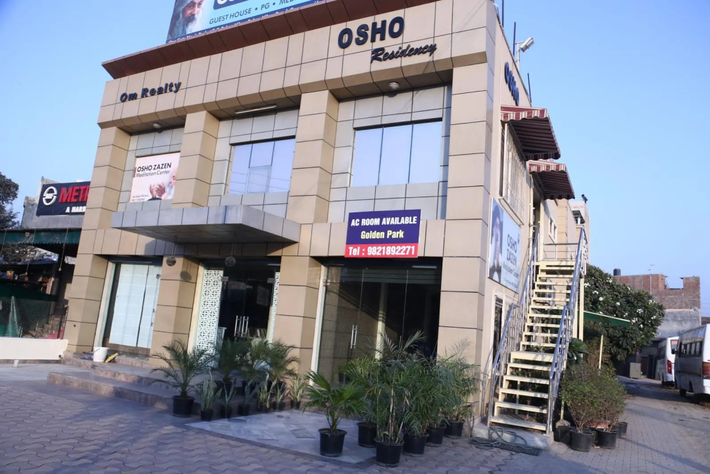 OYO 8240 Maan Residency
