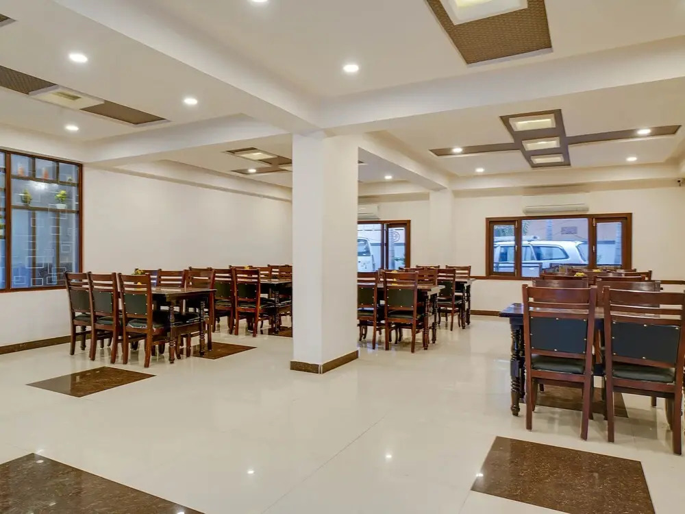 Capital O 49135 Sri Simran Park Hotel