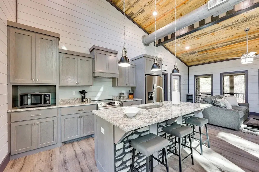 Near New Casino: Broken Bow Cabin w/ Hot Tub