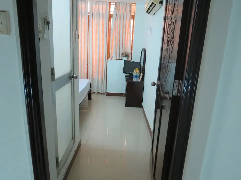 Color Hostel